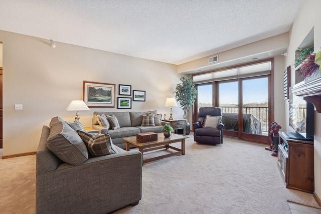 5225 Grandview Square 313, Edina, MN 55436