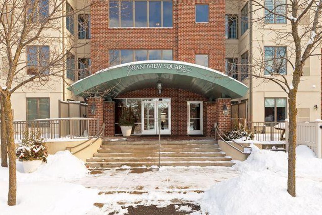 5225 Grandview Square 313, Edina, MN 55436