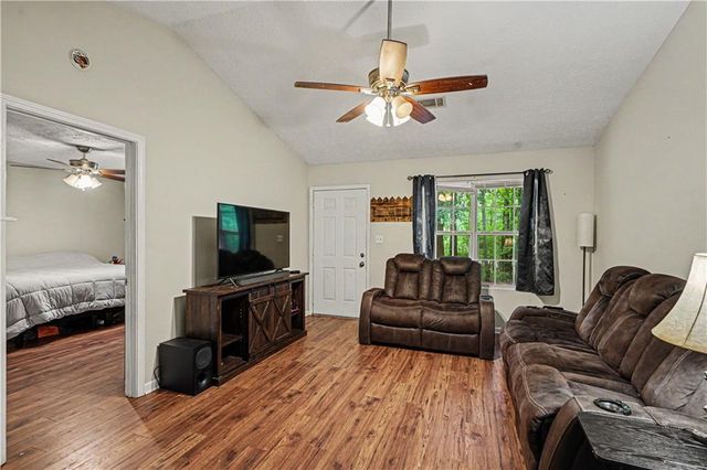 345 Summer Drive, Gay, GA 30218