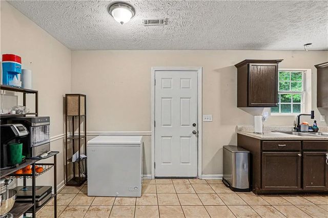 345 Summer Drive, Gay, GA 30218