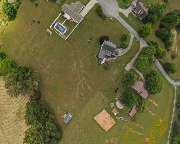 128 County Road 101, Riceville, TN 37370