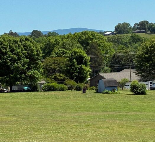 128 County Road 101, Riceville, TN 37370