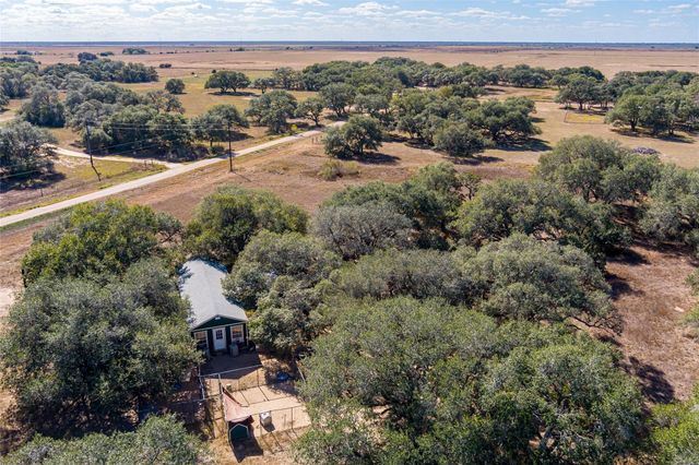 1060 Jessica Ln, Garwood, TX 77442