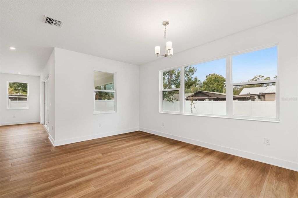 Image 11 of property listing at 804 W PENINSULAR STREET, Tampa, FL 33603