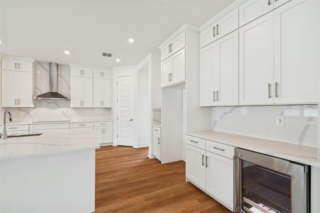 Image 15 of property listing at 804 W PENINSULAR STREET, Tampa, FL 33603