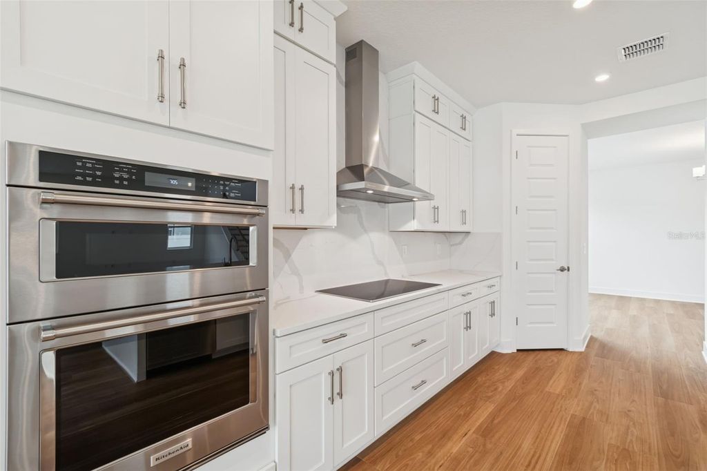 Image 17 of property listing at 804 W PENINSULAR STREET, Tampa, FL 33603