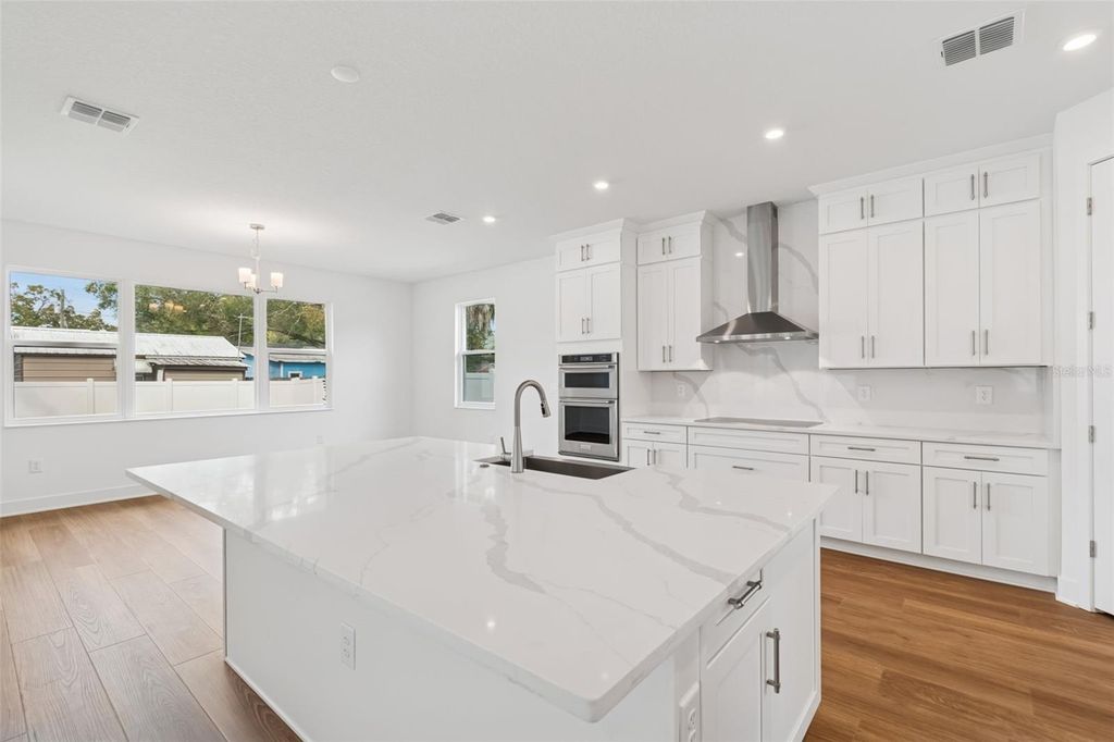 Image 18 of property listing at 804 W PENINSULAR STREET, Tampa, FL 33603