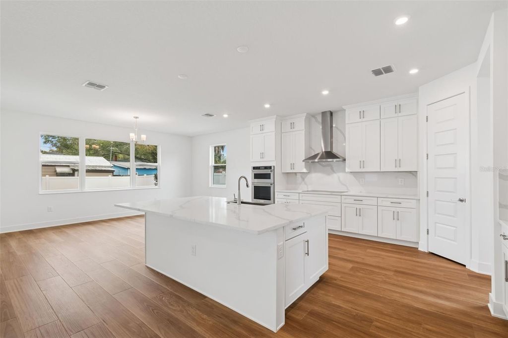 Image 20 of property listing at 804 W PENINSULAR STREET, Tampa, FL 33603