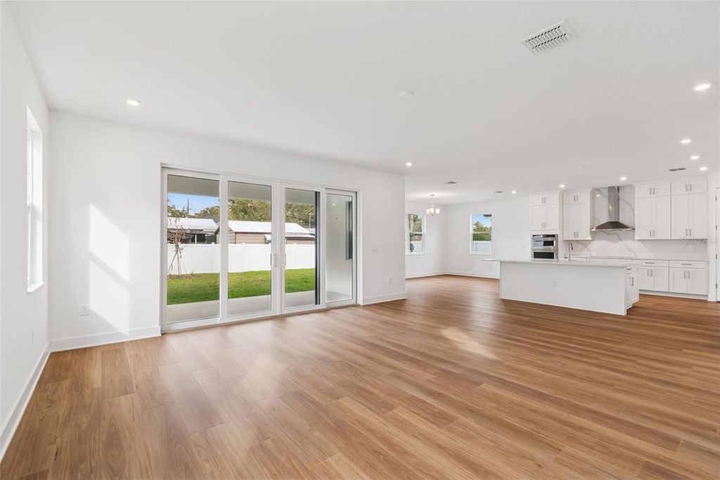 Image 22 of property listing at 804 W PENINSULAR STREET, Tampa, FL 33603