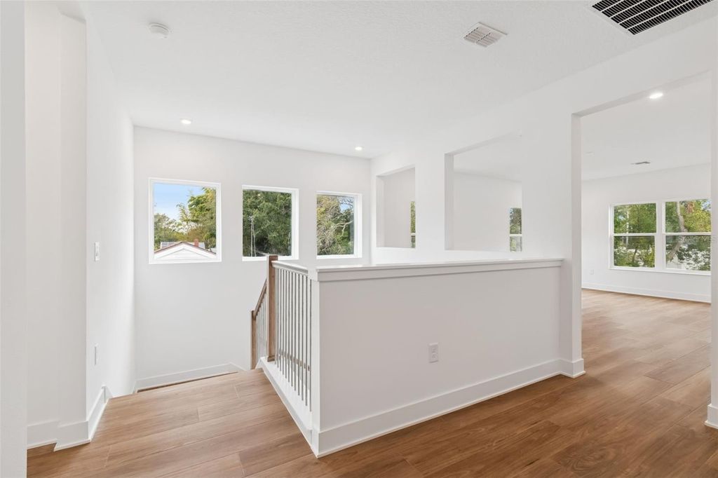 Image 29 of property listing at 804 W PENINSULAR STREET, Tampa, FL 33603