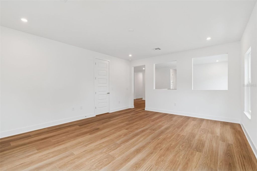 Image 32 of property listing at 804 W PENINSULAR STREET, Tampa, FL 33603