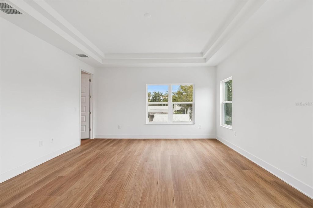 Image 33 of property listing at 804 W PENINSULAR STREET, Tampa, FL 33603