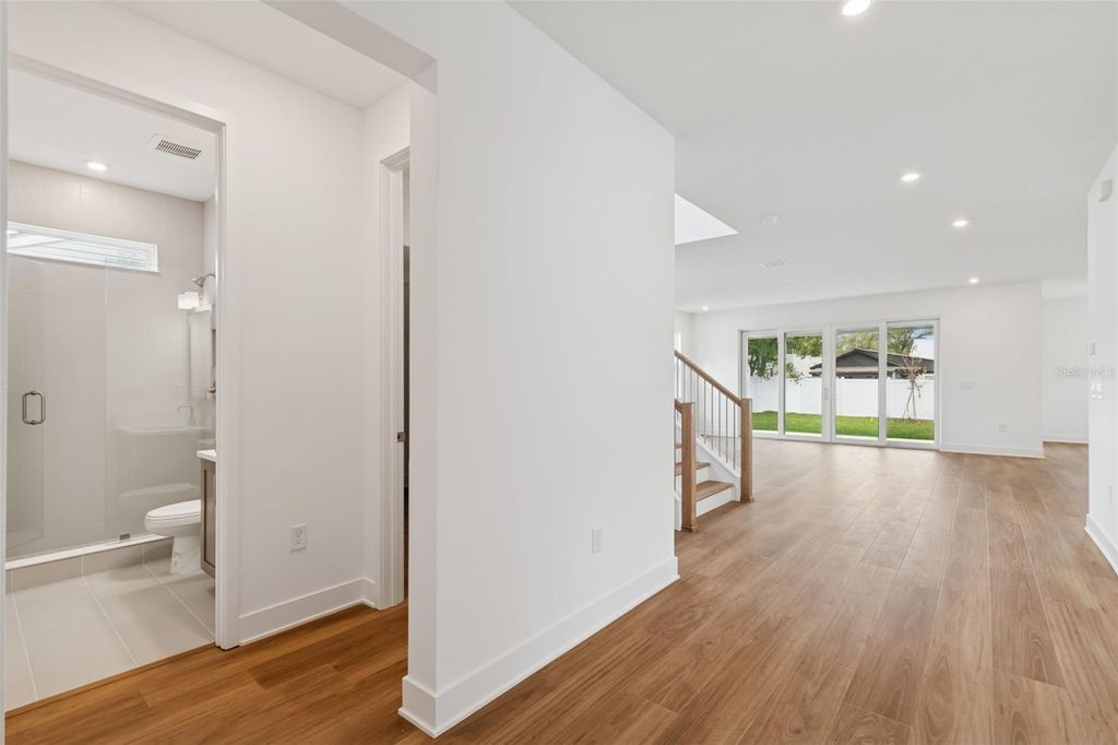 Image 5 of property listing at 804 W PENINSULAR STREET, Tampa, FL 33603