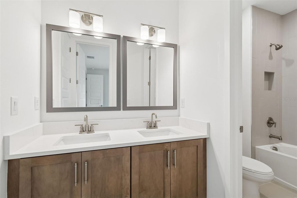 Image 44 of property listing at 804 W PENINSULAR STREET, Tampa, FL 33603