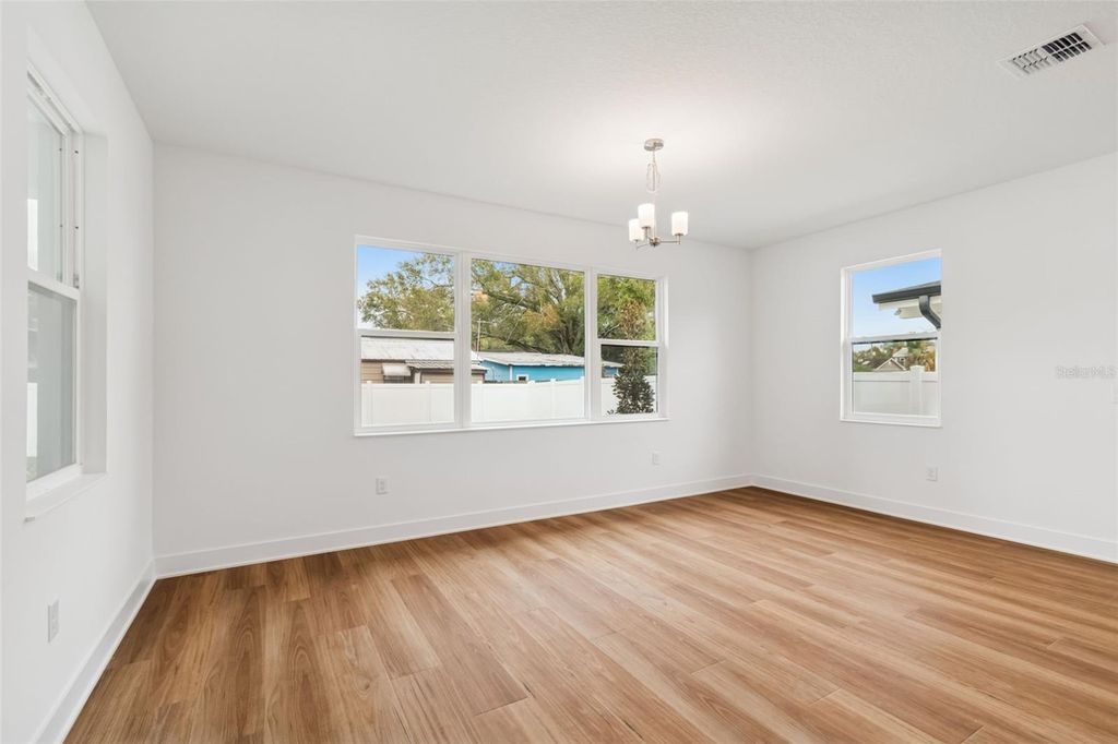 Image 9 of property listing at 804 W PENINSULAR STREET, Tampa, FL 33603