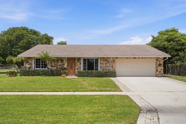 4778 Blue Pine Circle, Lake Worth, FL 33463