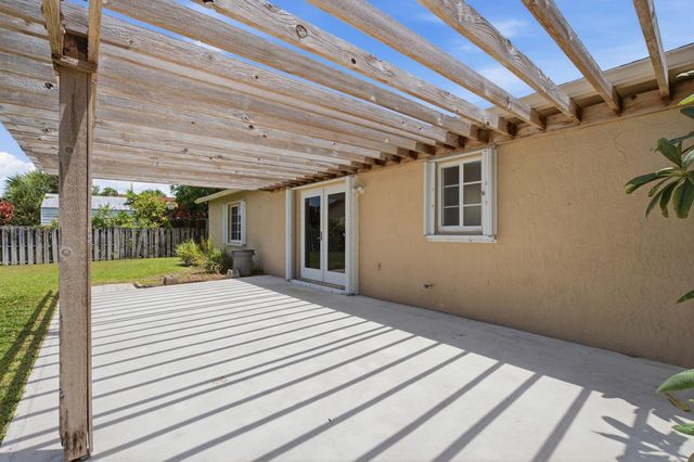 4778 Blue Pine Circle, Lake Worth, FL 33463