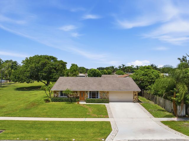 4778 Blue Pine Circle, Lake Worth, FL 33463