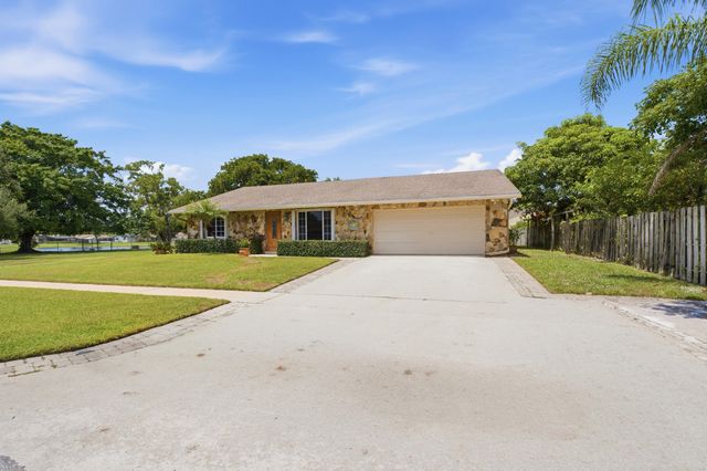 4778 Blue Pine Circle, Lake Worth, FL 33463