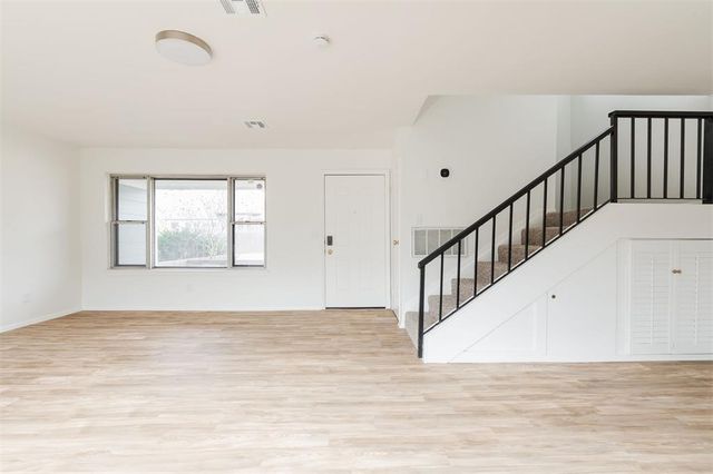 2827 Indian Creek Boulevard, Oklahoma City, OK 73120