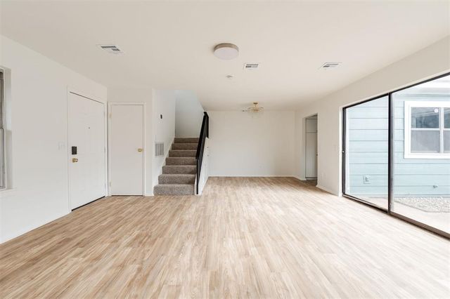 2827 Indian Creek Boulevard, Oklahoma City, OK 73120