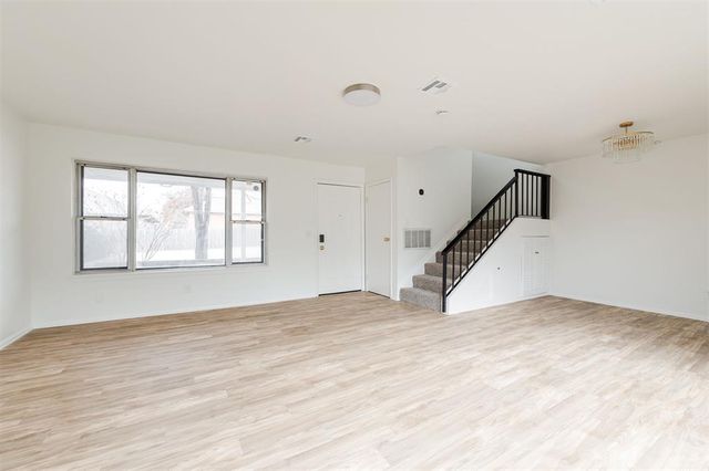 2827 Indian Creek Boulevard, Oklahoma City, OK 73120