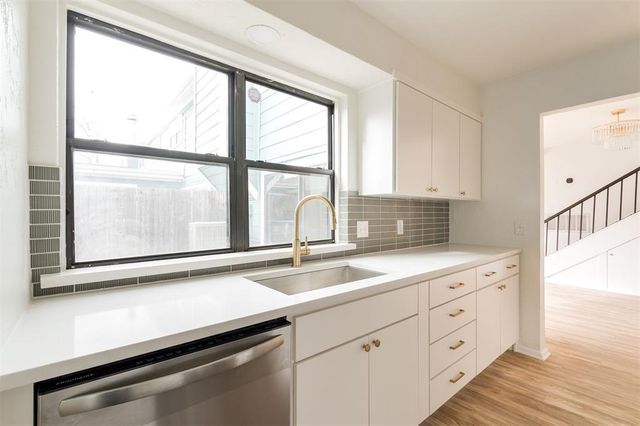 2827 Indian Creek Boulevard, Oklahoma City, OK 73120