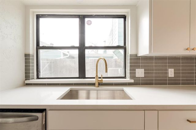 2827 Indian Creek Boulevard, Oklahoma City, OK 73120