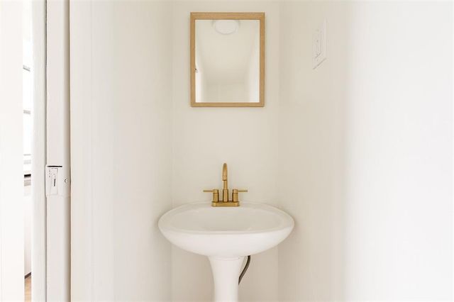 2827 Indian Creek Boulevard, Oklahoma City, OK 73120