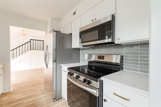 2827 Indian Creek Boulevard, Oklahoma City, OK 73120