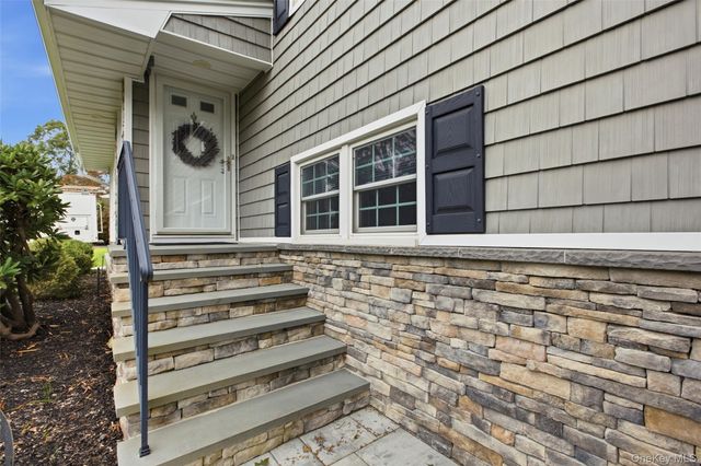 23 Apple Tree Drive, Hauppauge, NY 11788