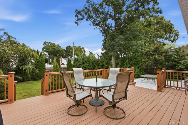 23 Apple Tree Drive, Hauppauge, NY 11788