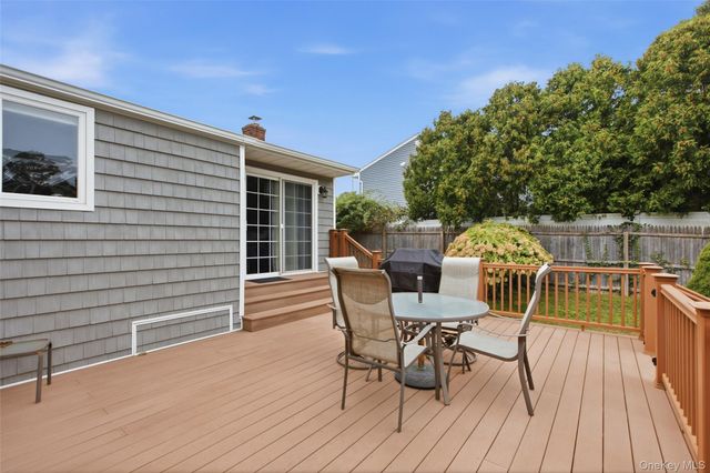 23 Apple Tree Drive, Hauppauge, NY 11788