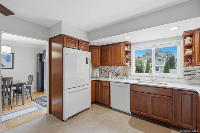 23 Apple Tree Drive, Hauppauge, NY 11788