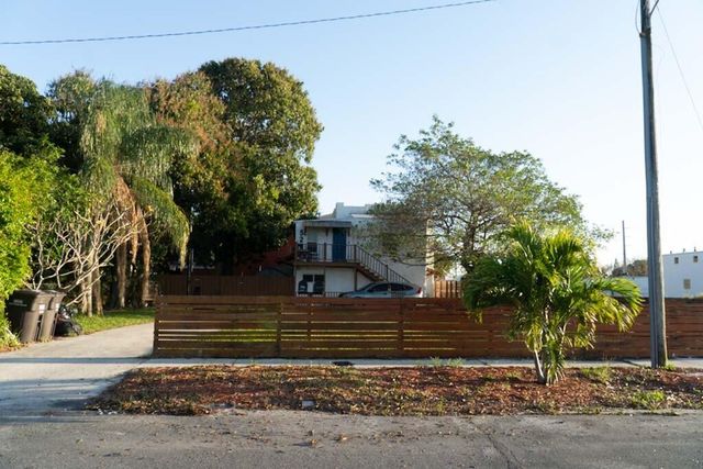 528 Churchill Road, West Palm Beach, FL 33405