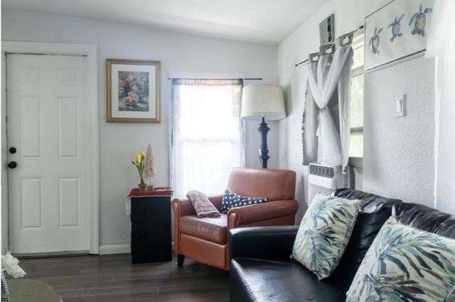 528 Churchill Road, West Palm Beach, FL 33405