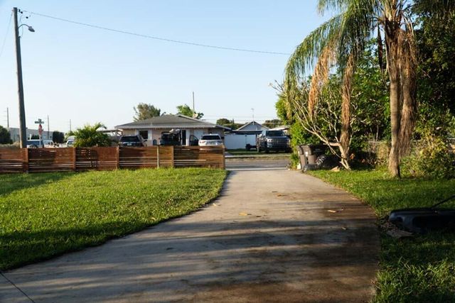 528 Churchill Road, West Palm Beach, FL 33405