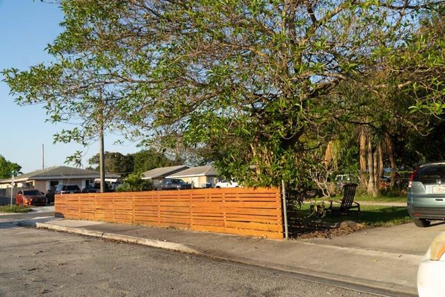 528 Churchill Road, West Palm Beach, FL 33405