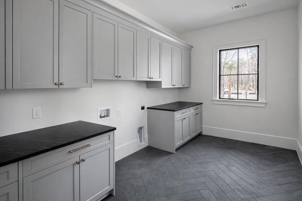 Image 17 of property listing at 111 Peninsula Drive, Ravenel, SC 29470