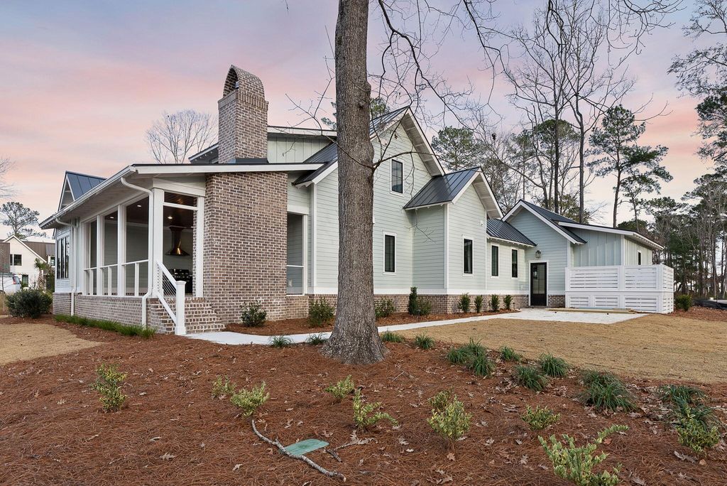 Image 33 of property listing at 111 Peninsula Drive, Ravenel, SC 29470