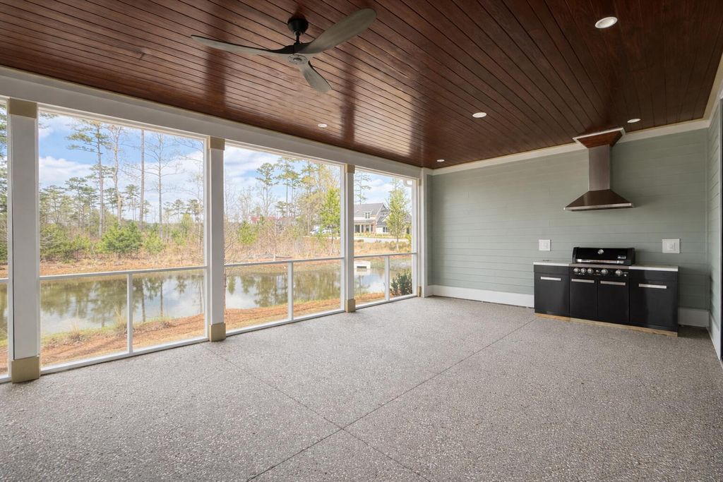 Image 5 of property listing at 111 Peninsula Drive, Ravenel, SC 29470