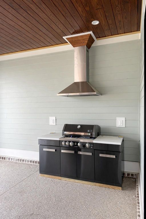 Image 6 of property listing at 111 Peninsula Drive, Ravenel, SC 29470