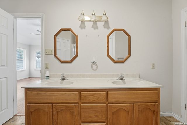 238 Deer Ridge, La Vernia, TX 78121