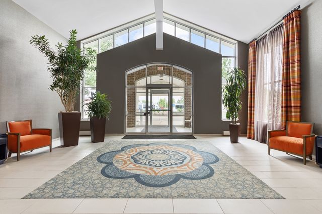 2000 Randi Drive 322, Aurora, IL 60504