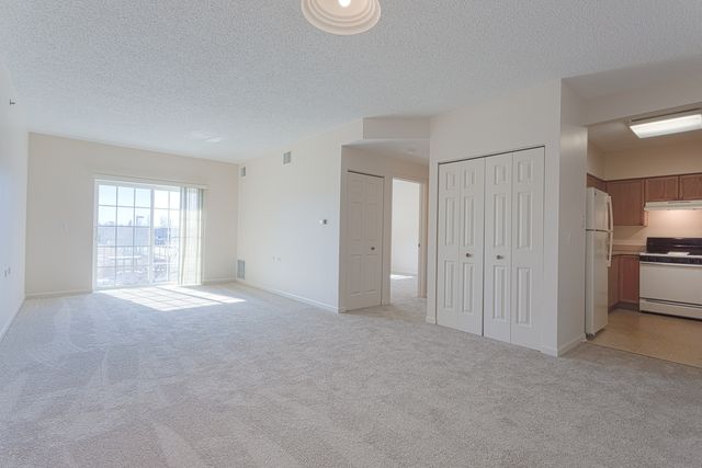 2000 Randi Drive 322, Aurora, IL 60504
