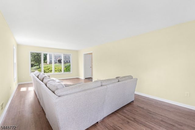8 Patriot Rd, Peapack Gladstone Boro, NJ 07934