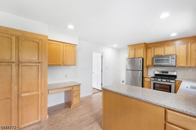 8 Patriot Rd, Peapack Gladstone Boro, NJ 07934