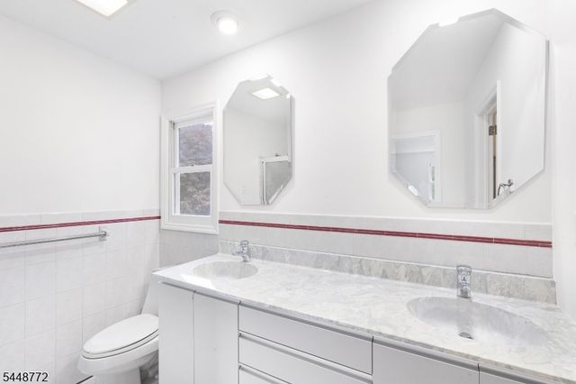 8 Patriot Rd, Peapack Gladstone Boro, NJ 07934