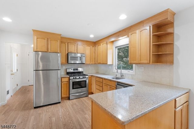 8 Patriot Rd, Peapack Gladstone Boro, NJ 07934