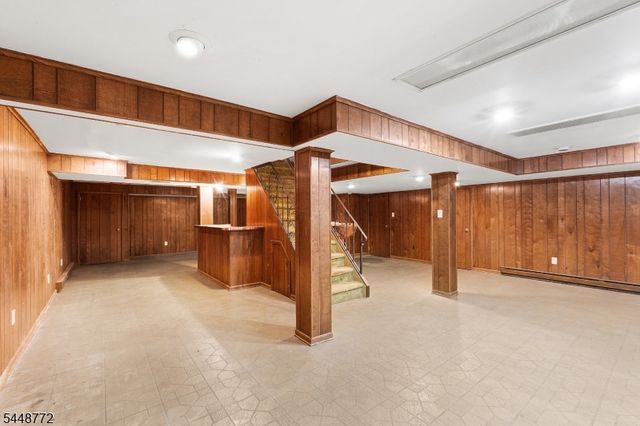 8 Patriot Rd, Peapack Gladstone Boro, NJ 07934